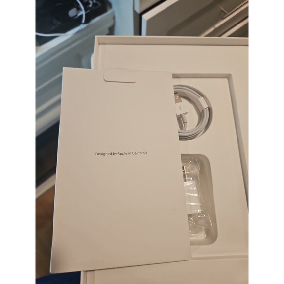 Apple iPad 9 WIFI + Cellular Space Gray 64GB +Rugged Combo Keyboard SUPER CLEAN! - Picture 7 of 10